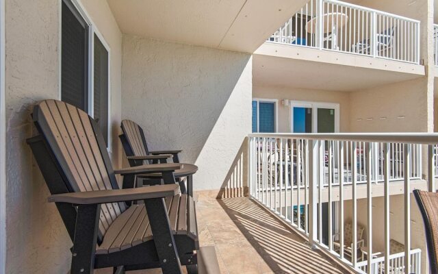 Holiday Surf and Racquet Club 412