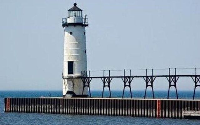 Manistee Inn & Marina