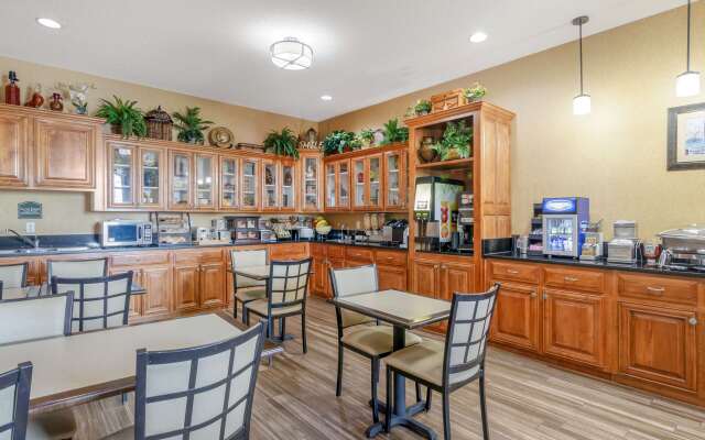 Best Western Plus Bradbury Inn & Suites