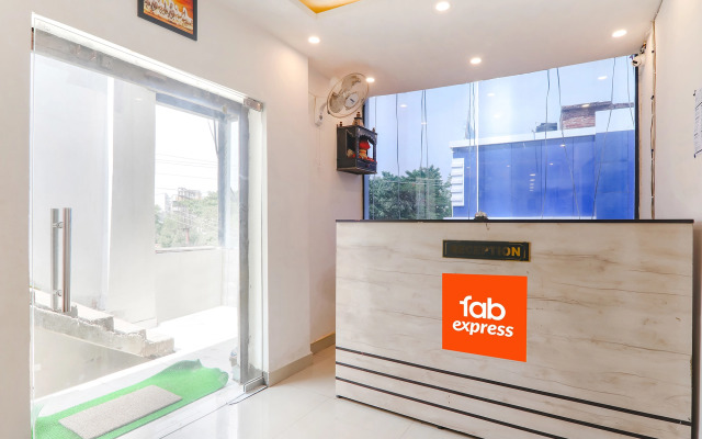 Fabexpress Elite Inn