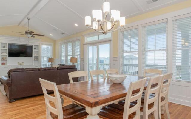 Alpha Breeze by Oak Island Accommodations