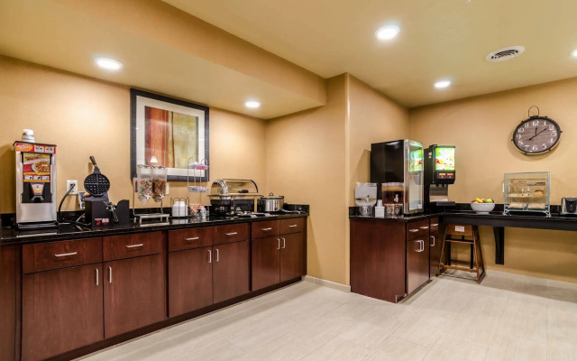 Cobblestone Inn & Suites - Oberlin