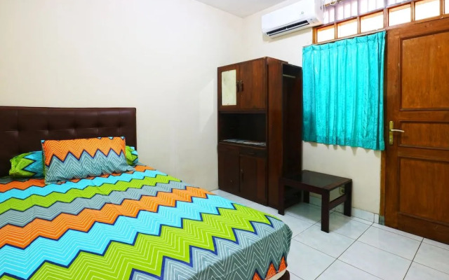 Premium Senen Guesthouse - Female Only