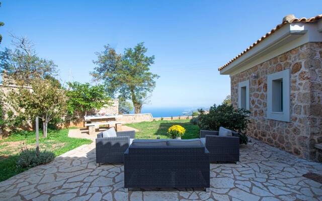 VILLA SERENIS | mountain & sea @ 1,5hr from Athens