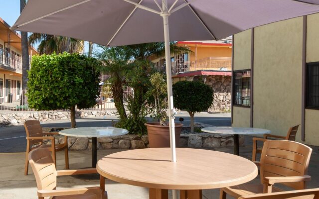 Studio City Court Yard Hotel