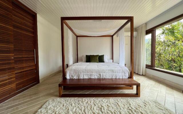 Casa Bali em Condomínio Maresias 150m do mar