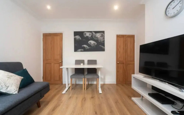 Charming Period Home Near Surbiton With Garden