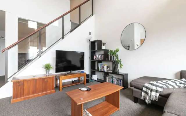 Roomy Loft Two Bedroom Apartment W/ Free Parking!