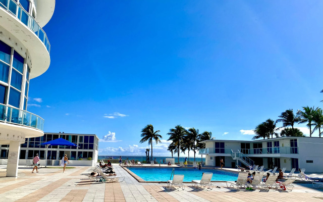 Direct ocean front condo Miami Beach