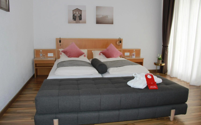Enjoy 1313AG Hotel Touring