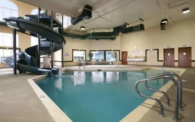 Super 8 By Wyndham Fort Nelson - фото 3