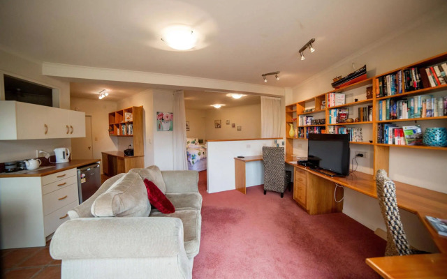 Oamaru House Bed and Breakfast