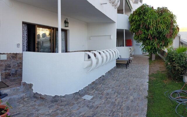 Luxury 2 bedroom APT 50 m from beach