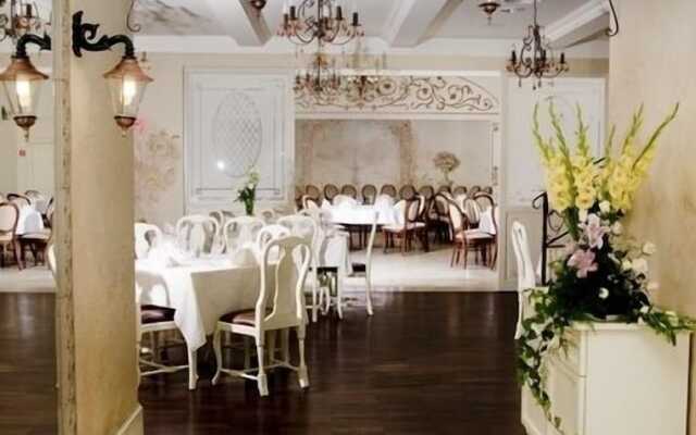 Villa Estera - Hotel & Restauracja