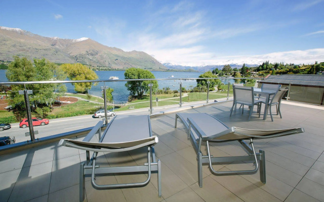 Lakeside Apartments