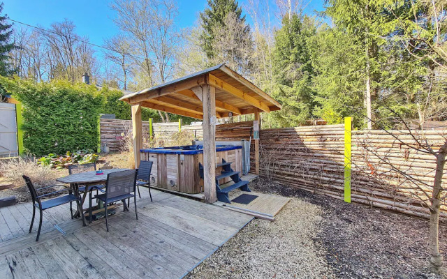 Chalet With hot tub in Durbuy