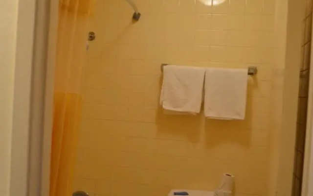 Granbury Inn & Suites