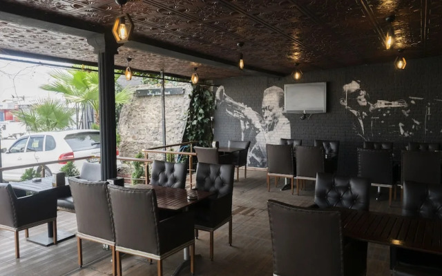 Ers Li̇fe Ai̇rport Hotel