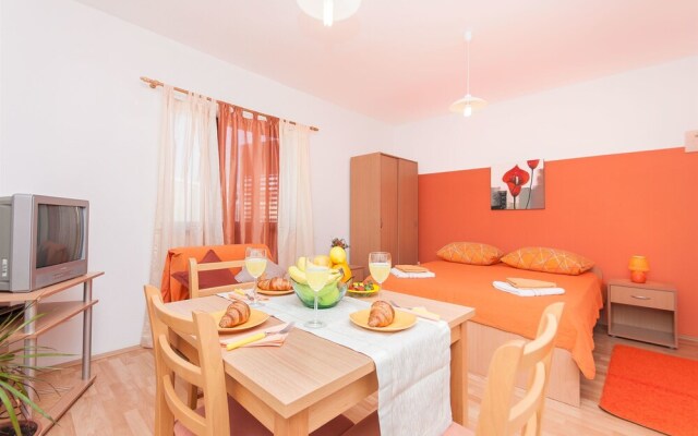 Apartment and Rooms Sanja Vodice