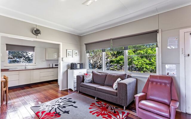 Government Road, 102