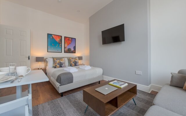 Earl's Court by CAPITAL 119