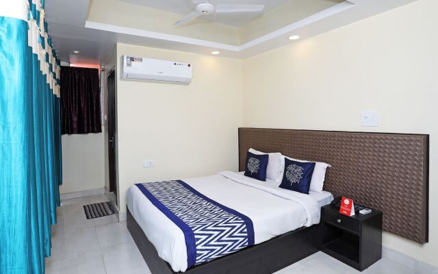 OYO 9193 Hotel Maple