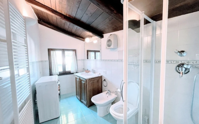 Vicolo - Sleeps 5 With air Con, Wifi, Balcony for Dining and Pool