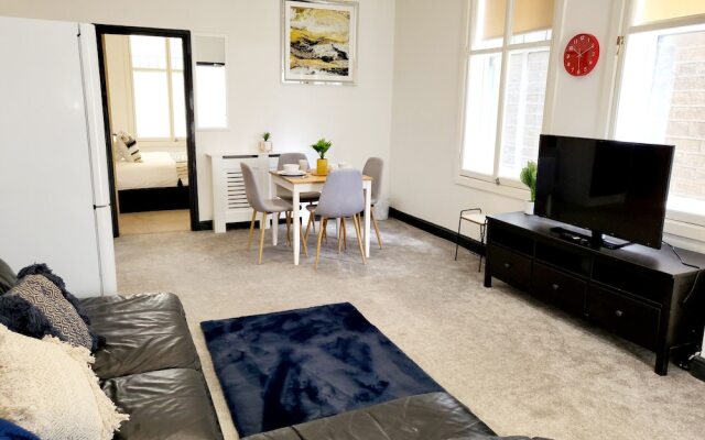 Remarkable 2-bed Apartment in Huddersfield