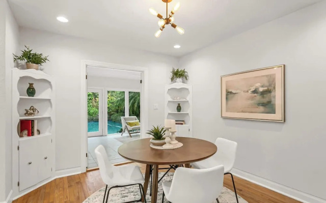 Pool House Oasis - Home for 6