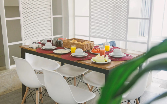 CLH Suites Domingos Ferreira