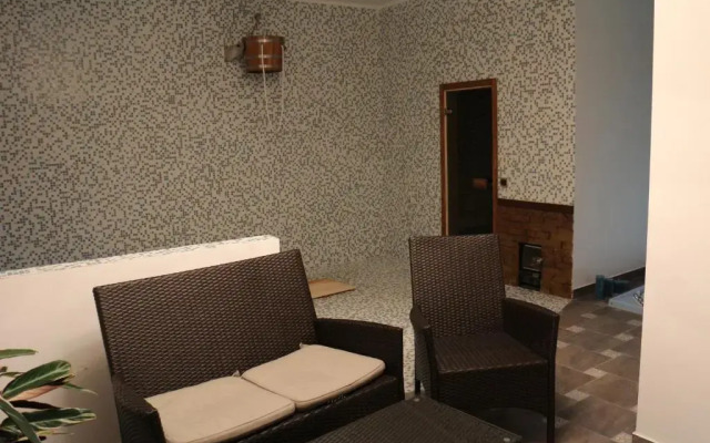 West Wood ApartHotel