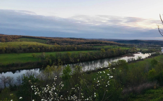 Riverfront Arkansas Retreat Near Fishing & Hiking!