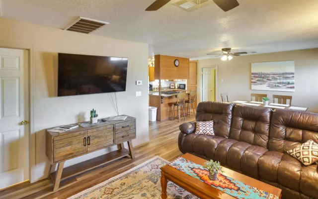Dog-friendly Bullhead City Home - Walk to Beach!