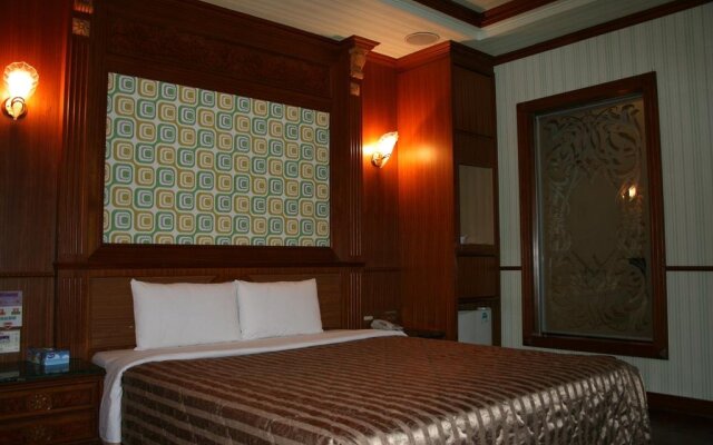 Love-Shu Business Motel