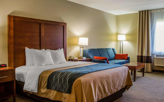 Comfort Inn & Suites Jackson - West Bend