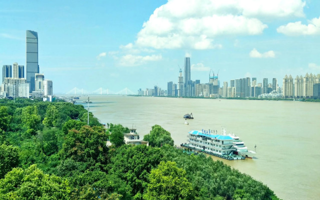 Holiday Inn Riverside Wuhan by IHG