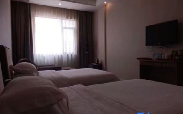 Xixia Chaoyue Business Hotel