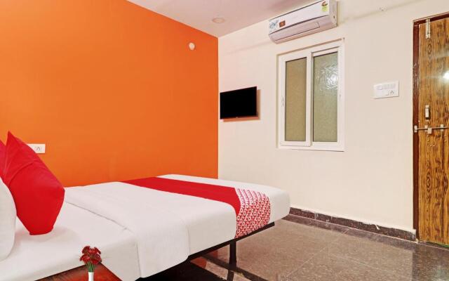 OYO Flagship 806332 Sai Mansion