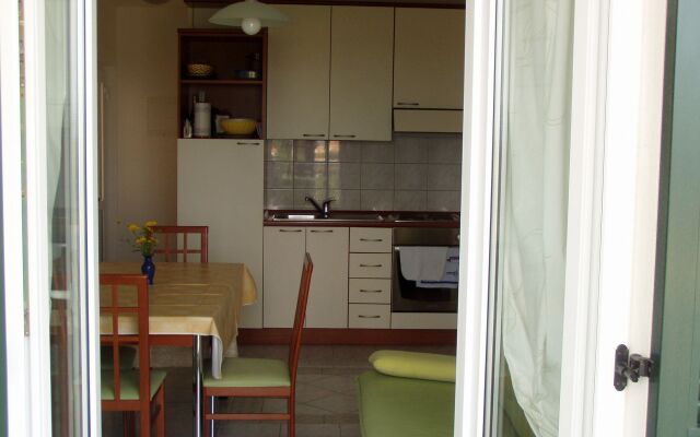 Apartment Lado - free parking: A1 Supetar, Island Brac