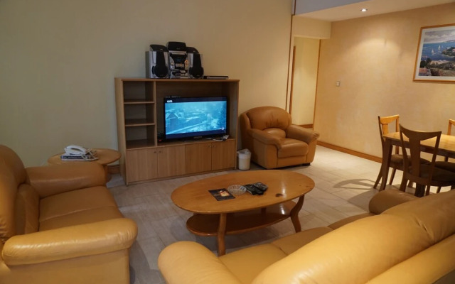 E5 Apartments