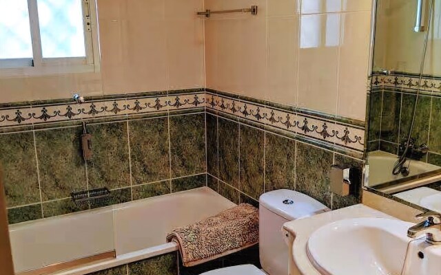 Spacious Neuva Andalucia 2 bed Apt