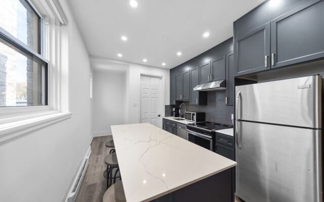 Spacious Renovated Apartment Sleeps 12