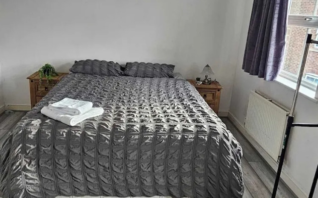 Sittingbourne Serenity - Spacious 4-bed House