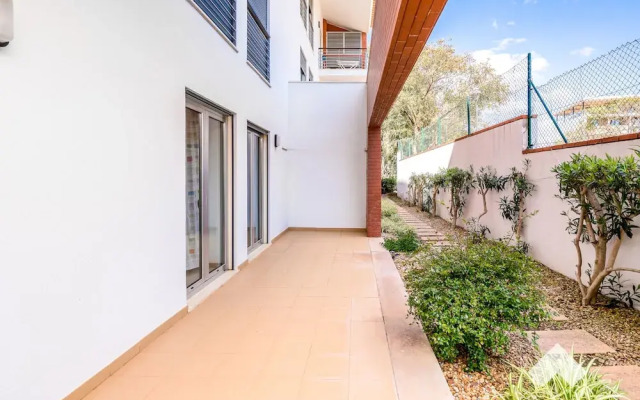 Palm02 · Palm Village Apartment 2 3BD · A/C · Terrace