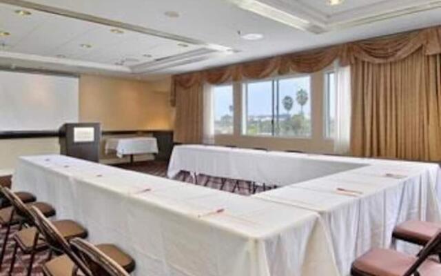 Ramada by Wyndham Hawthorne LAX / LA Stadium