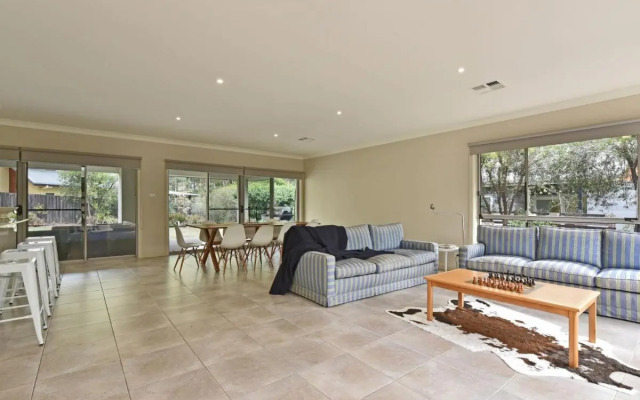 Angophora @ The Vintage