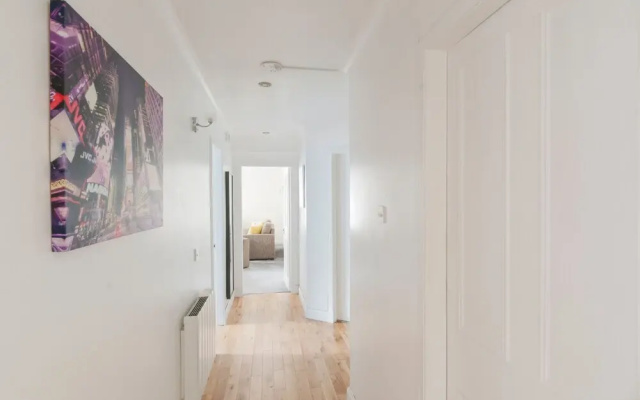 Stunning 2 bed near Haymarket with pool