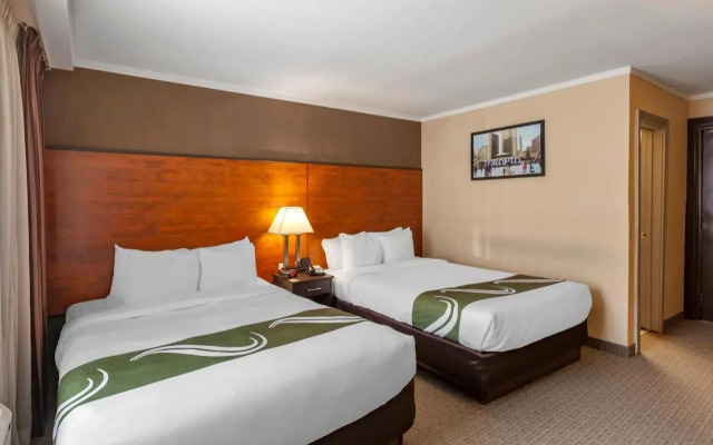 Econo Lodge Inn & Suites Toronto Airport