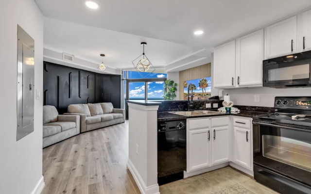 Beachfront Anderson Condos by Hosteeva