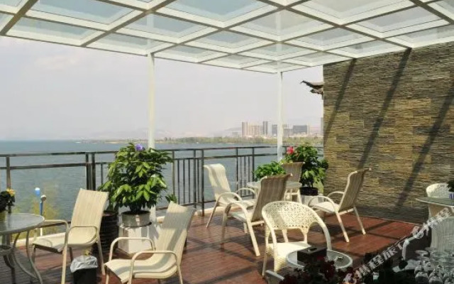 Linghai Holiday Hotel